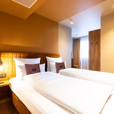 - The Niu, Flux By Ihg 3*